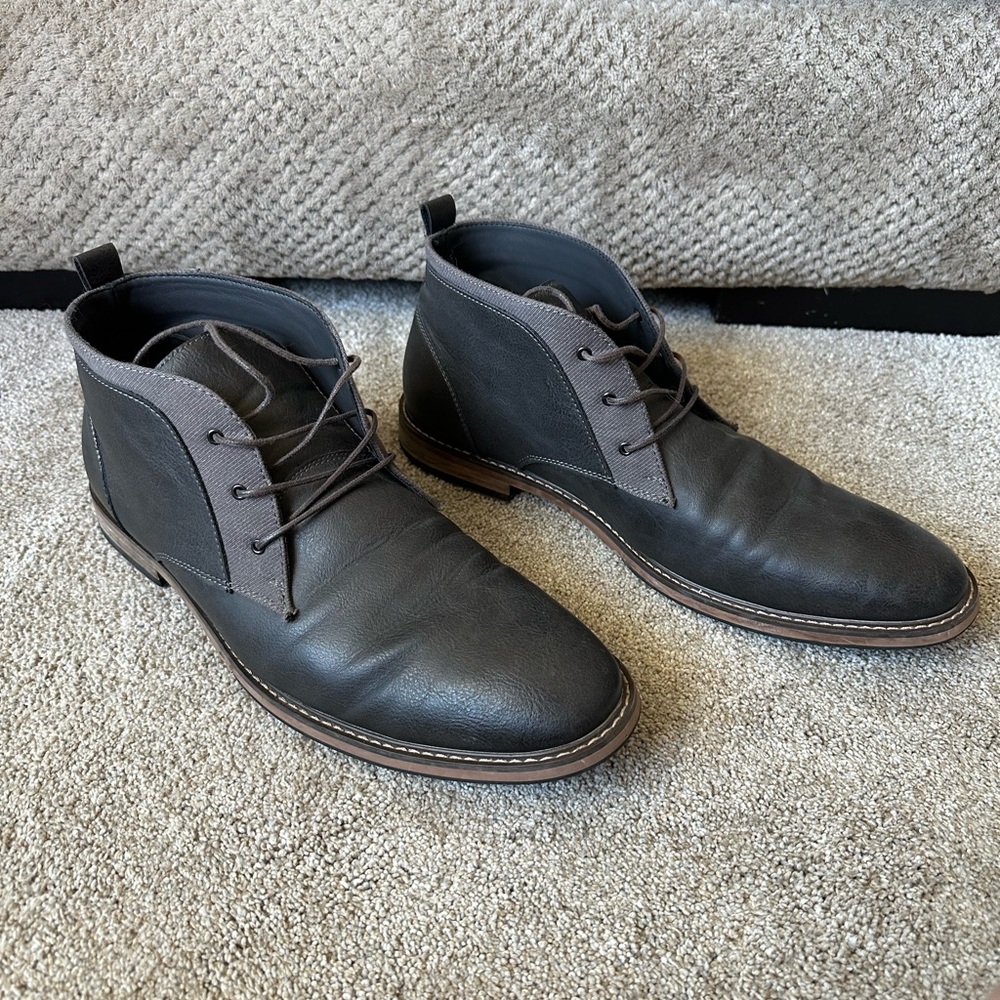 Men's Gray Leather Shoes Size 13